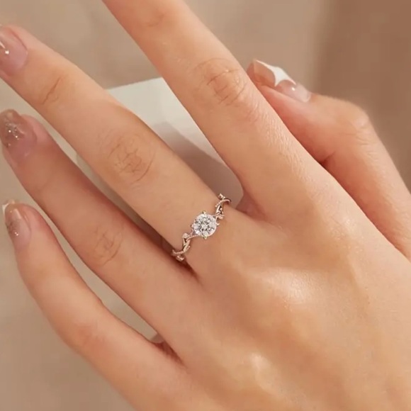 Cubic Zirconia Silver Ring - size 5.5 NEW - Picture 6 of 8